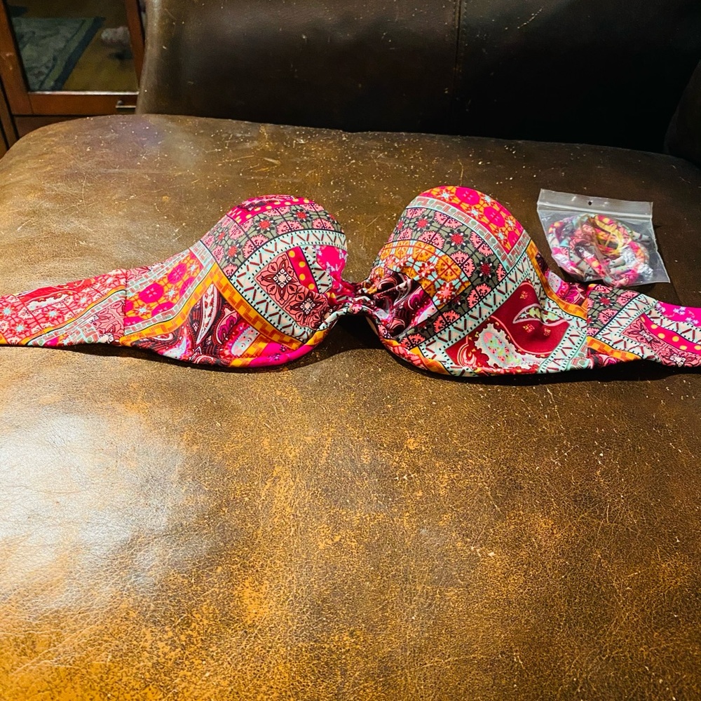 Victoria’s Secret Swim Bikini Top EUC NWOT SZ 34B